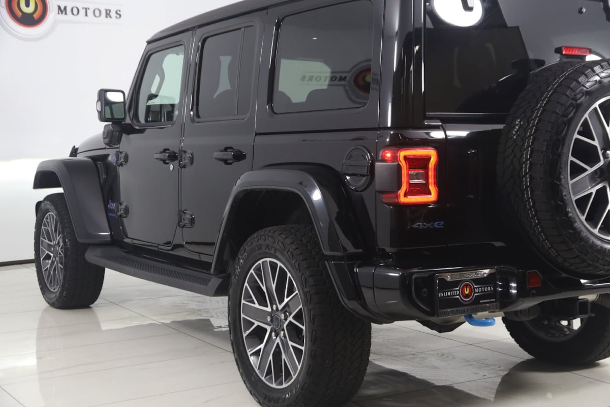 Used 2024 Jeep Wrangler High Altitude AWD/4WD image 22