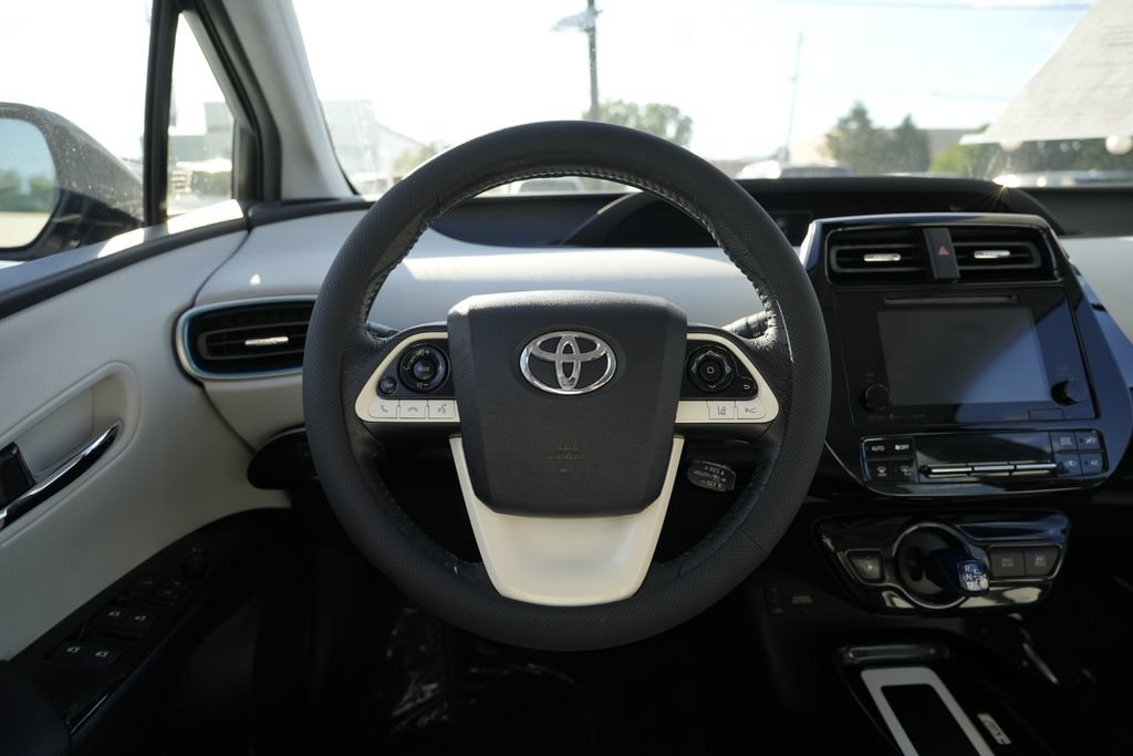 Used 2017 Toyota Prius Four w/ Advanced Technology Package FWD image 38