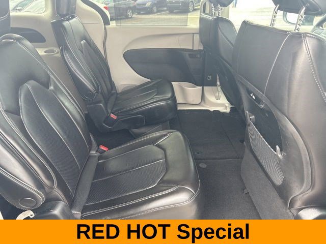 Used 2023 Chrysler Pacifica Touring-L FWD image 37