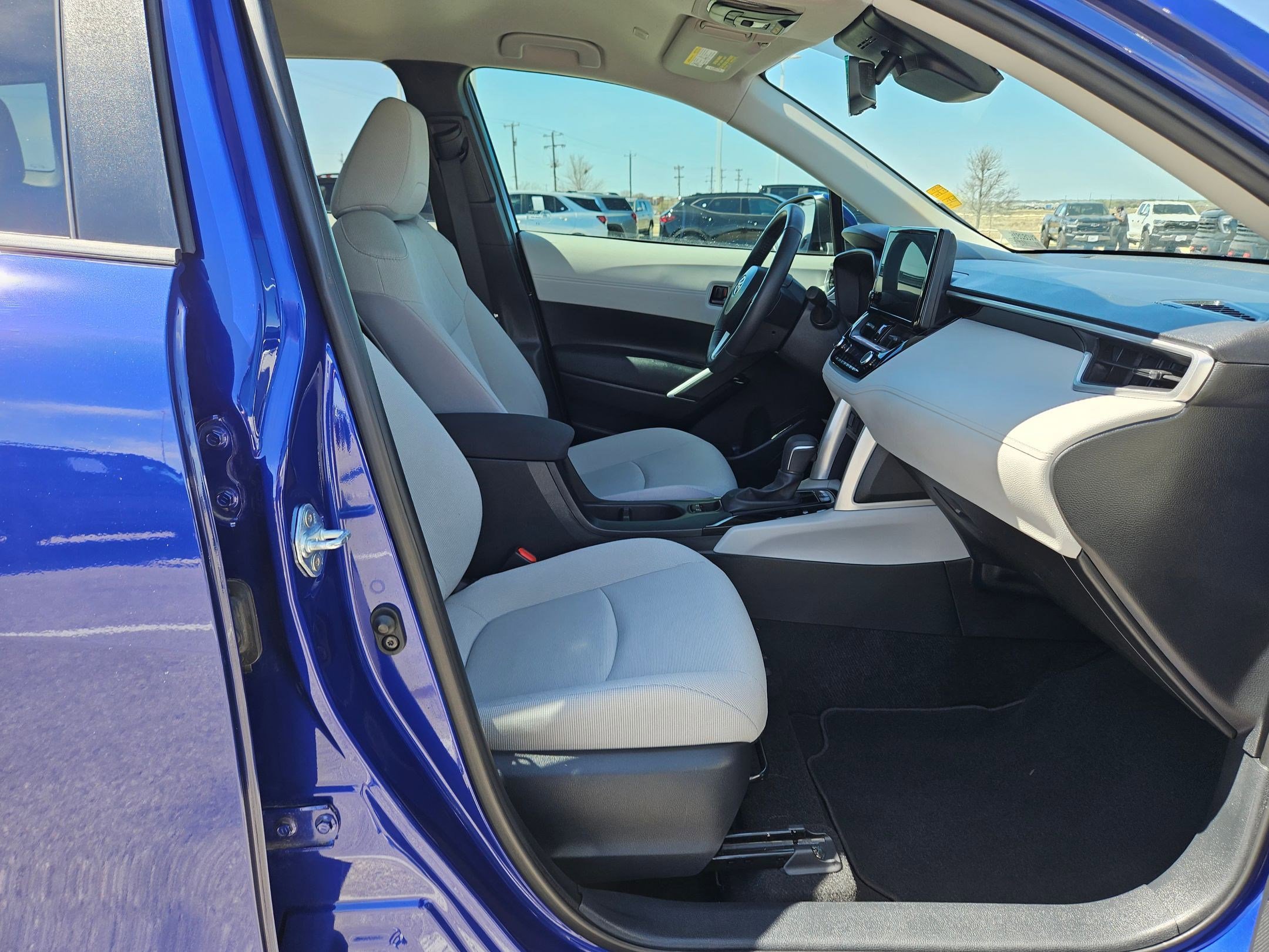 Used 2024 Toyota Corolla Cross LE image 27
