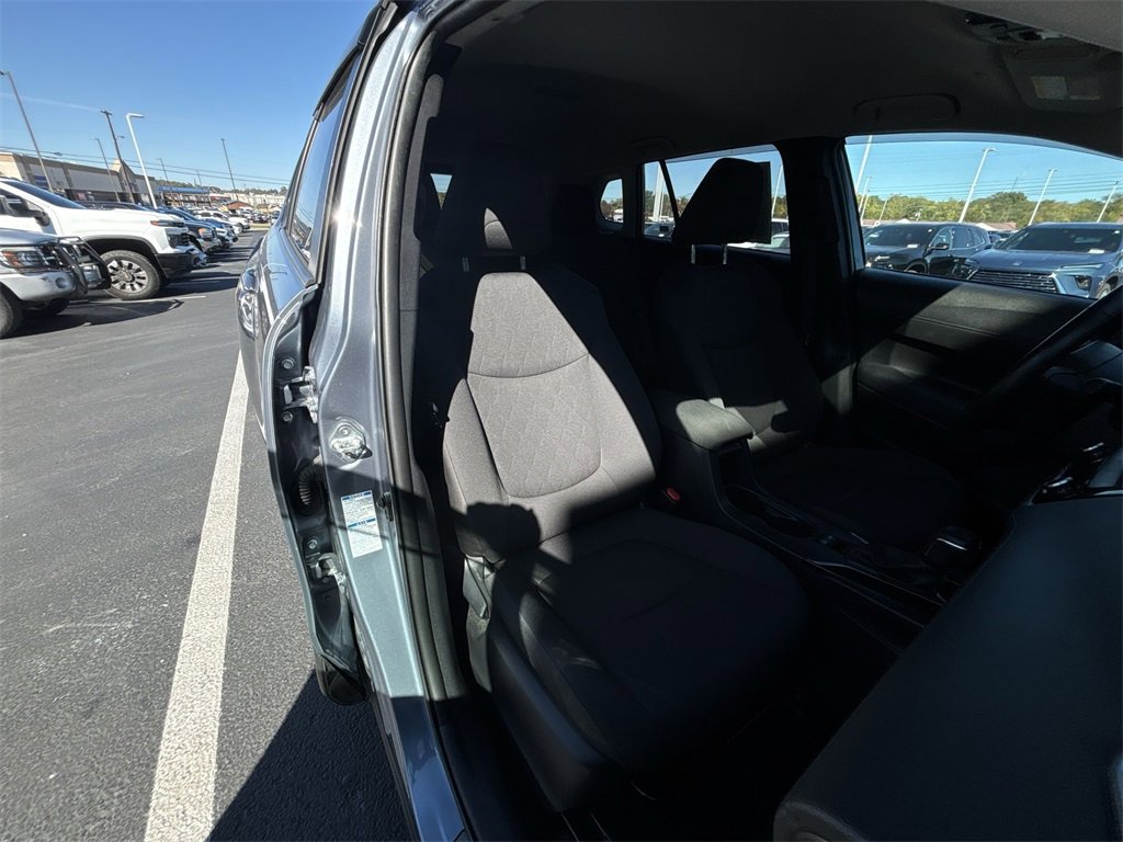 Used 2022 Toyota Corolla Cross LE image 29