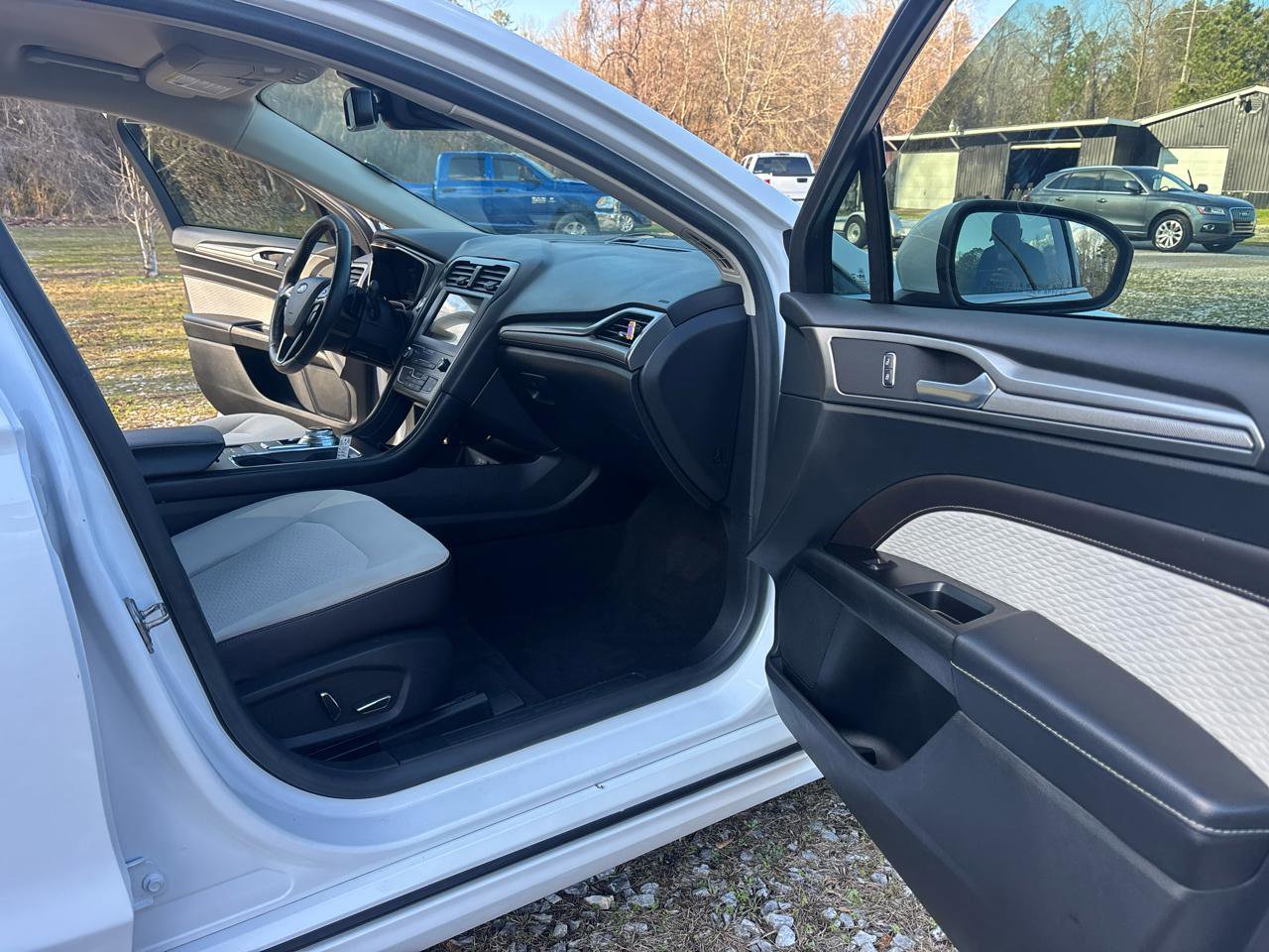 Used 2019 Ford Fusion SE w/ Equipment Group 151A image 12