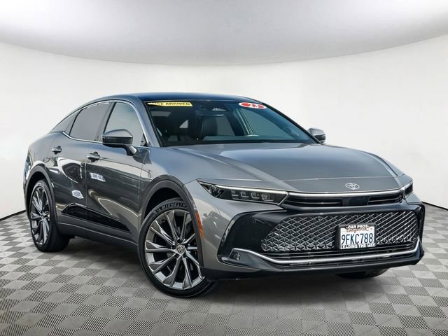 Used 2023 Toyota Crown Limited w/ Advanced Technology Package image 2