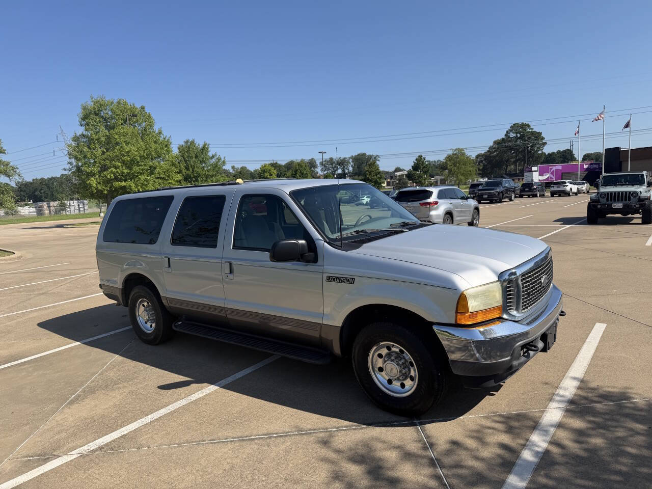 Used 2001 Ford Excursion XLT RWD image 2