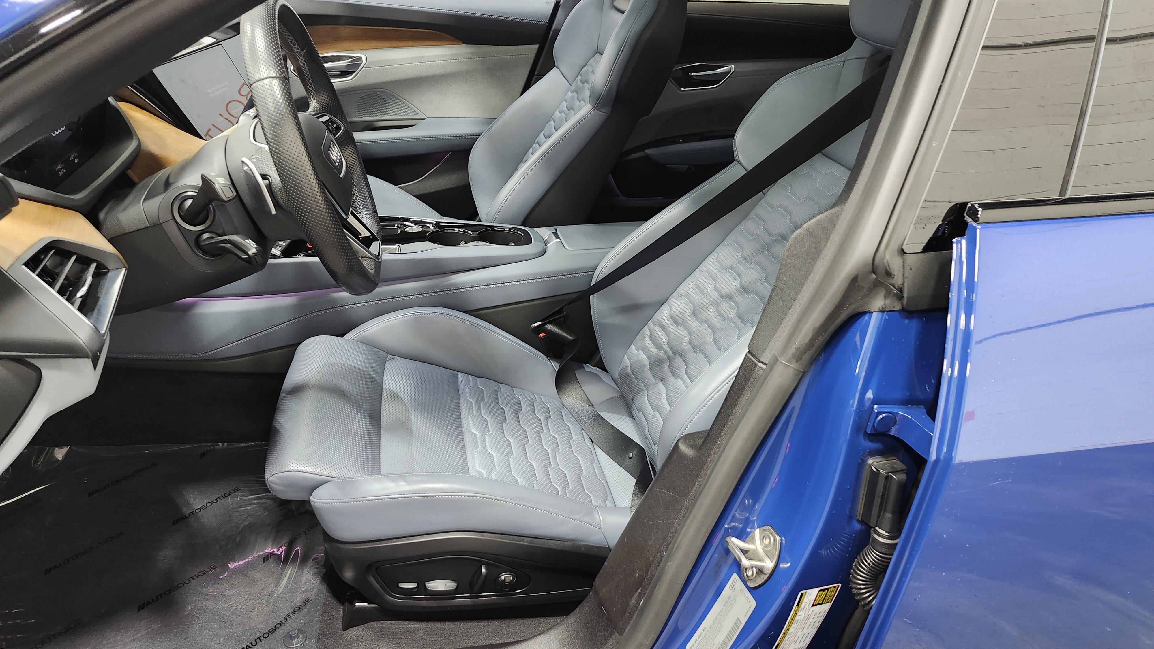 Used 2024 Audi e-tron GT Premium Plus image 25