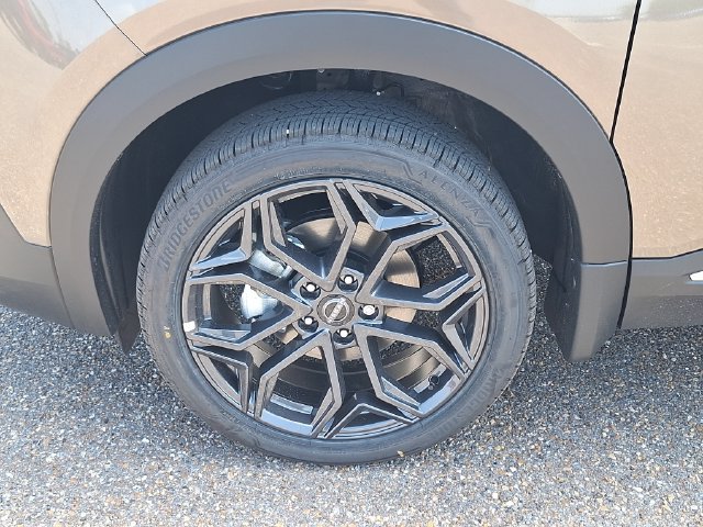 New 2026 Nissan Kicks SR w/ SR Premium Package FWD image 27