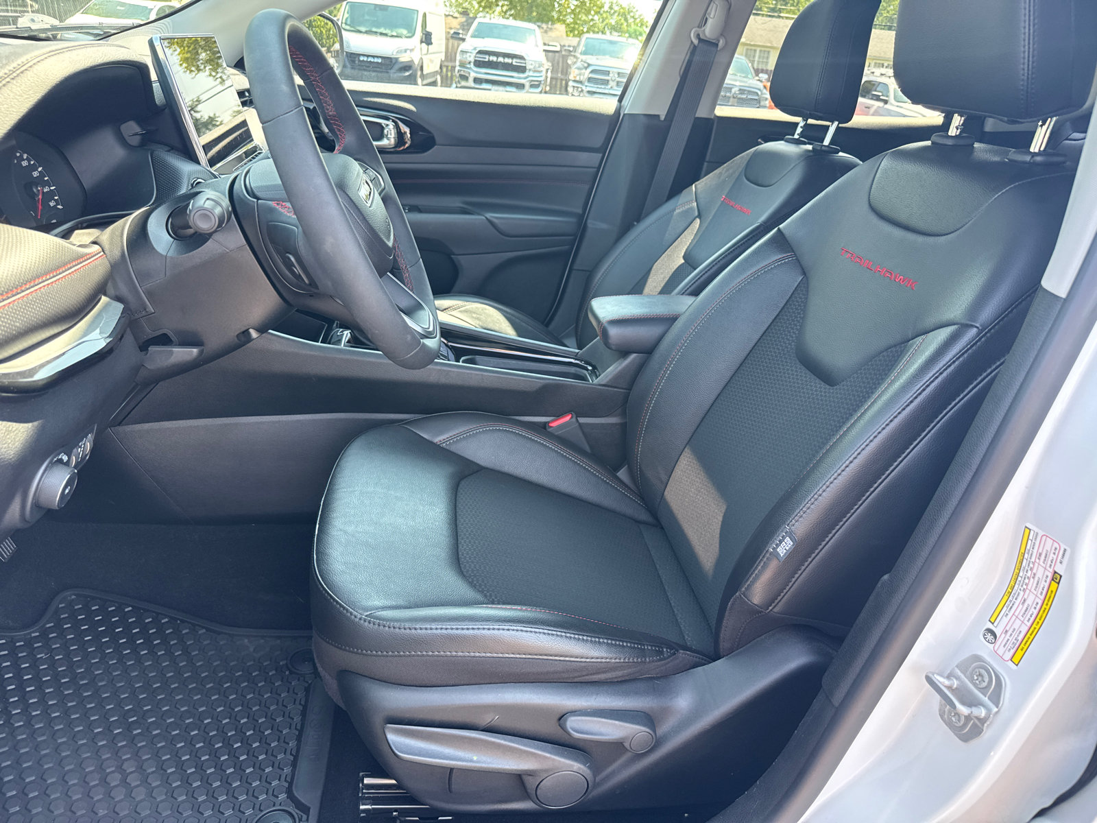 Used 2022 Jeep Compass Trailhawk AWD/4WD image 9