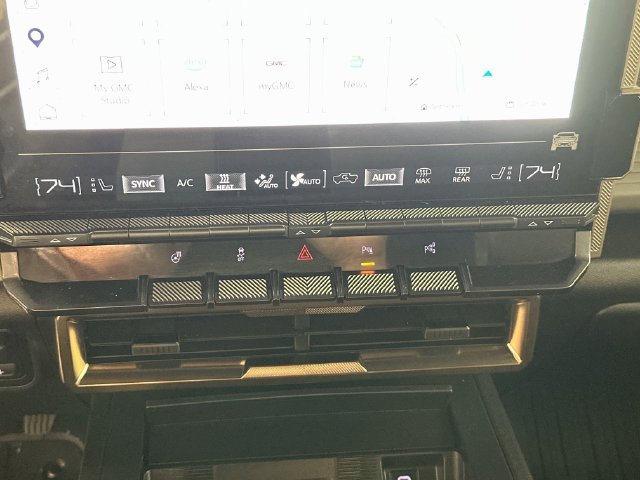 Used 2025 GMC Hummer EV 2X AWD/4WD image 14