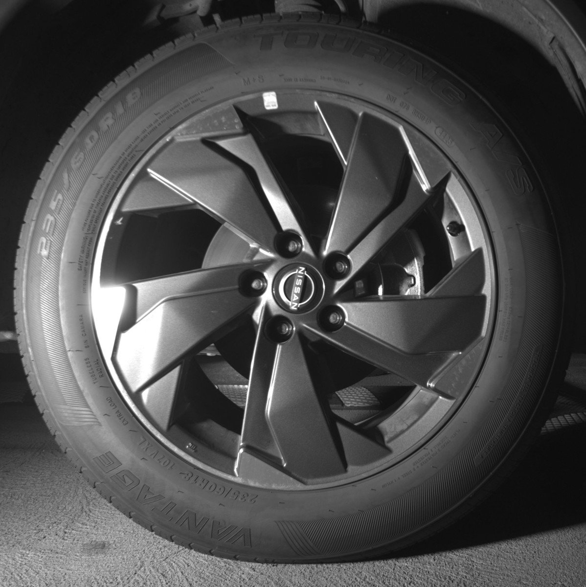 Used 2025 Nissan Rogue SV image 13