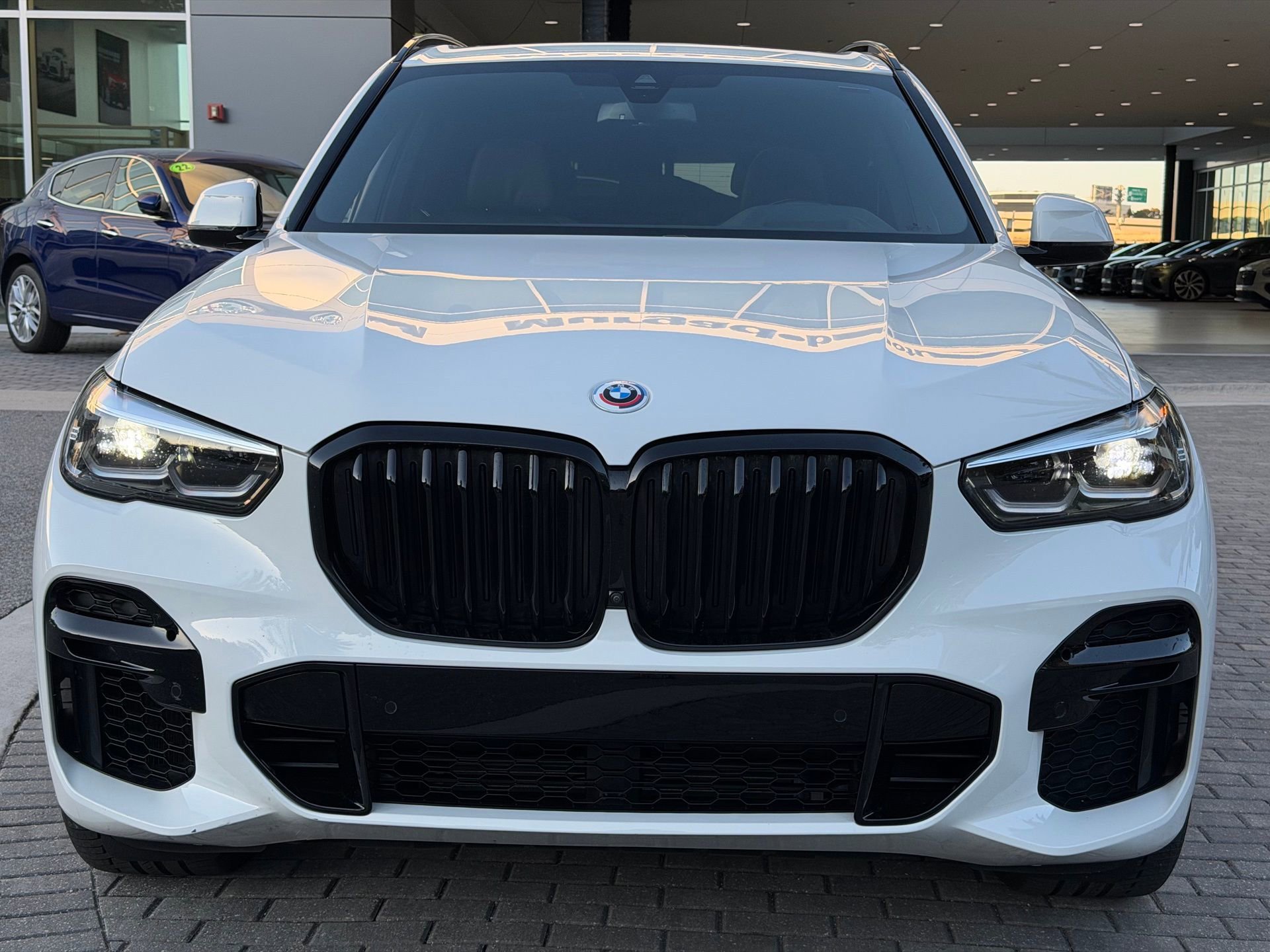 Used 2022 BMW X5 M50i w/ Premium Package image 8