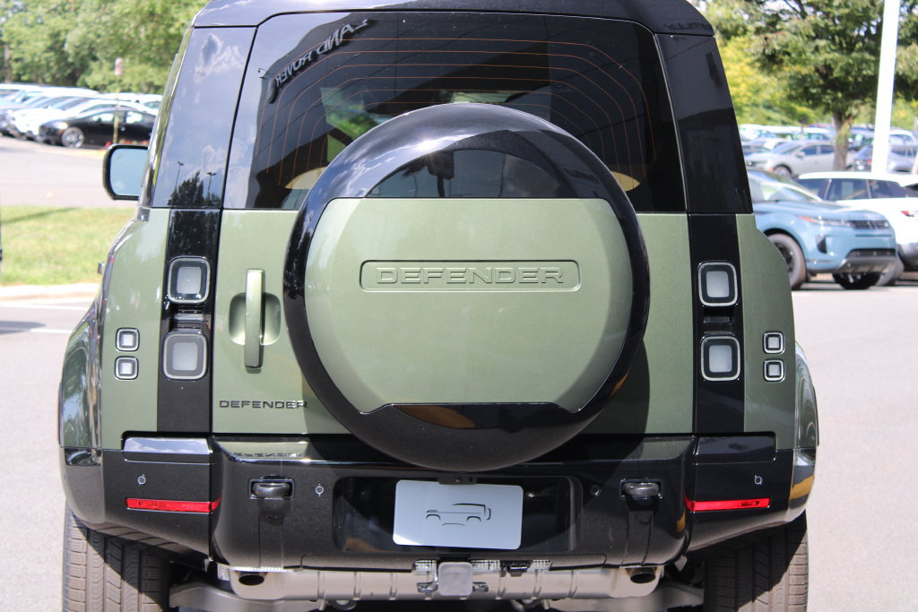 New 2026 Land Rover Defender 110 X-Dynamic SE AWD/4WD image 4