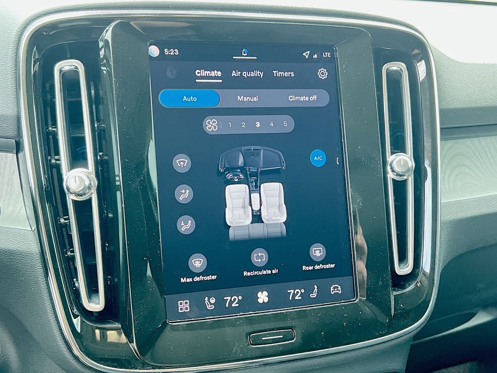 New 2026 Volvo XC40 B5 Plus w/ Protection Package Premier image 21