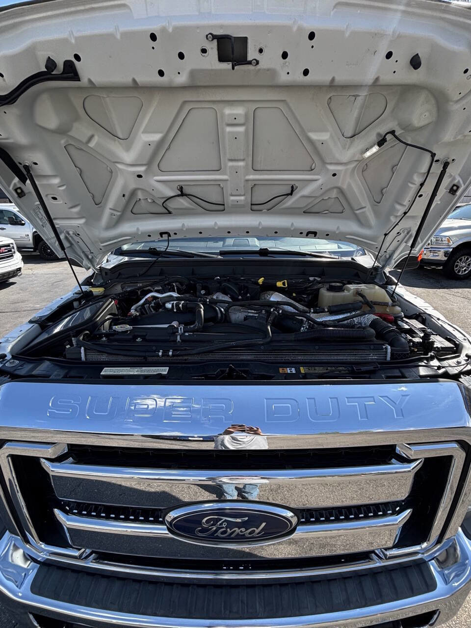 Used 2015 Ford F350 Lariat w/ Lariat Chrome Package image 28