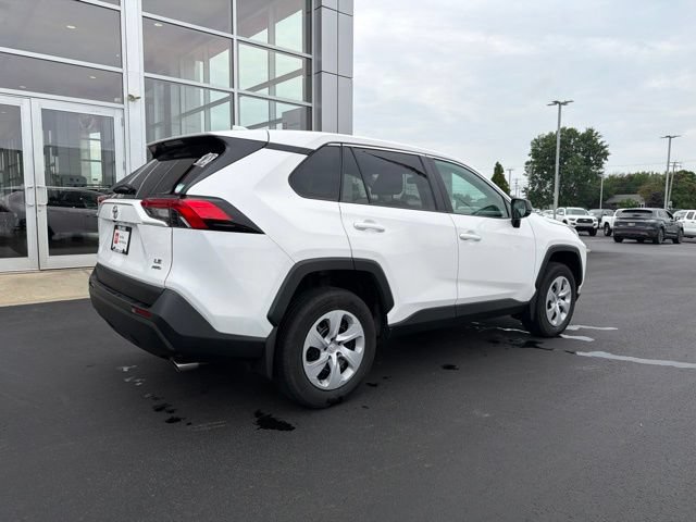 Used 2024 Toyota RAV4 LE AWD/4WD image 7