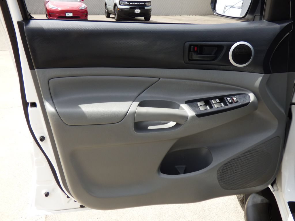 Used 2014 Toyota Tacoma PreRunner w/ TRD Sport Package RWD image 21