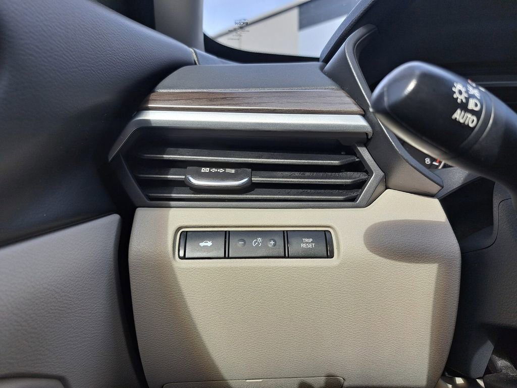 Used 2025 Nissan Altima 2.5 SV image 15