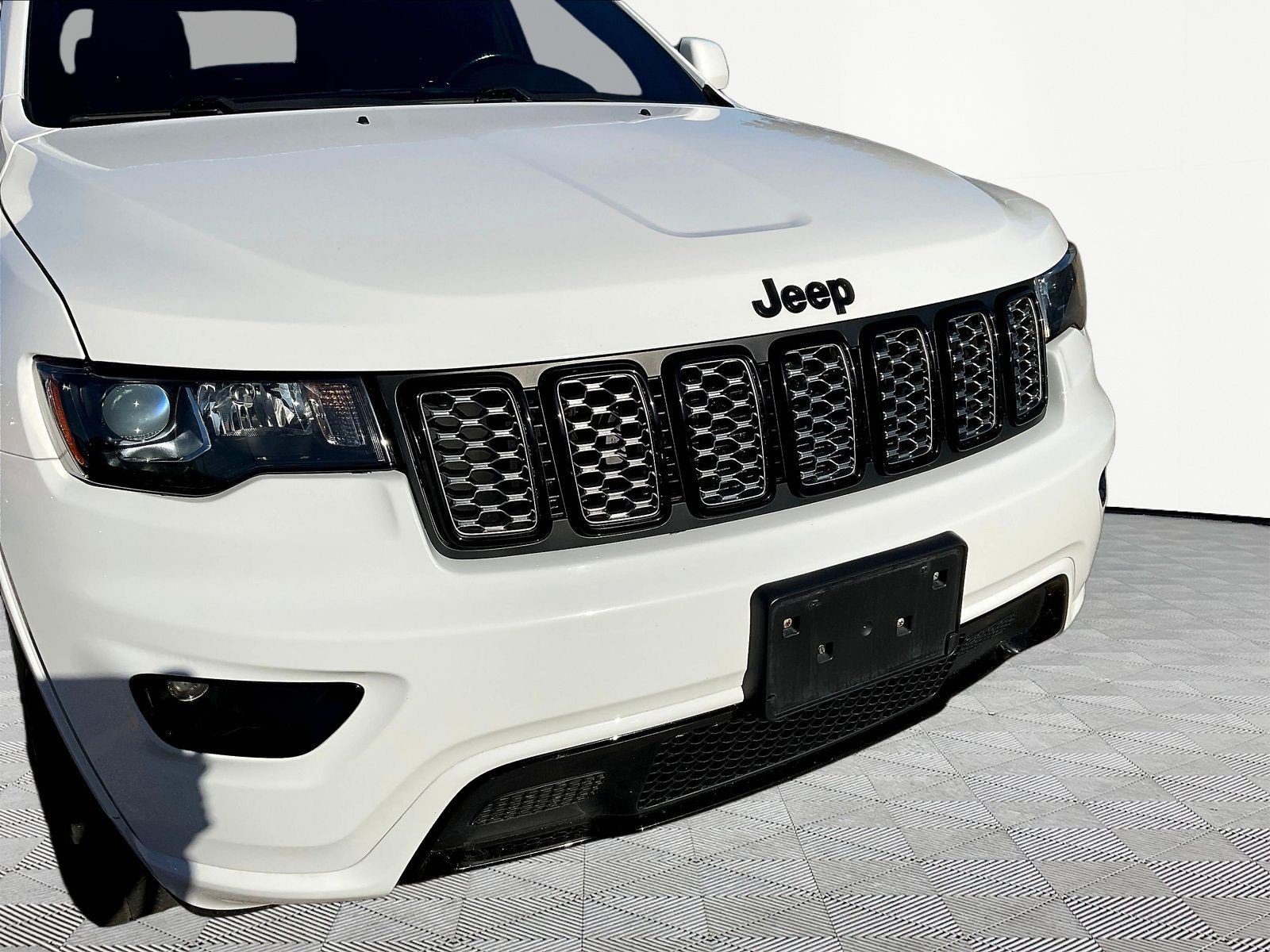 Used 2021 Jeep Grand Cherokee Altitude AWD/4WD image 24