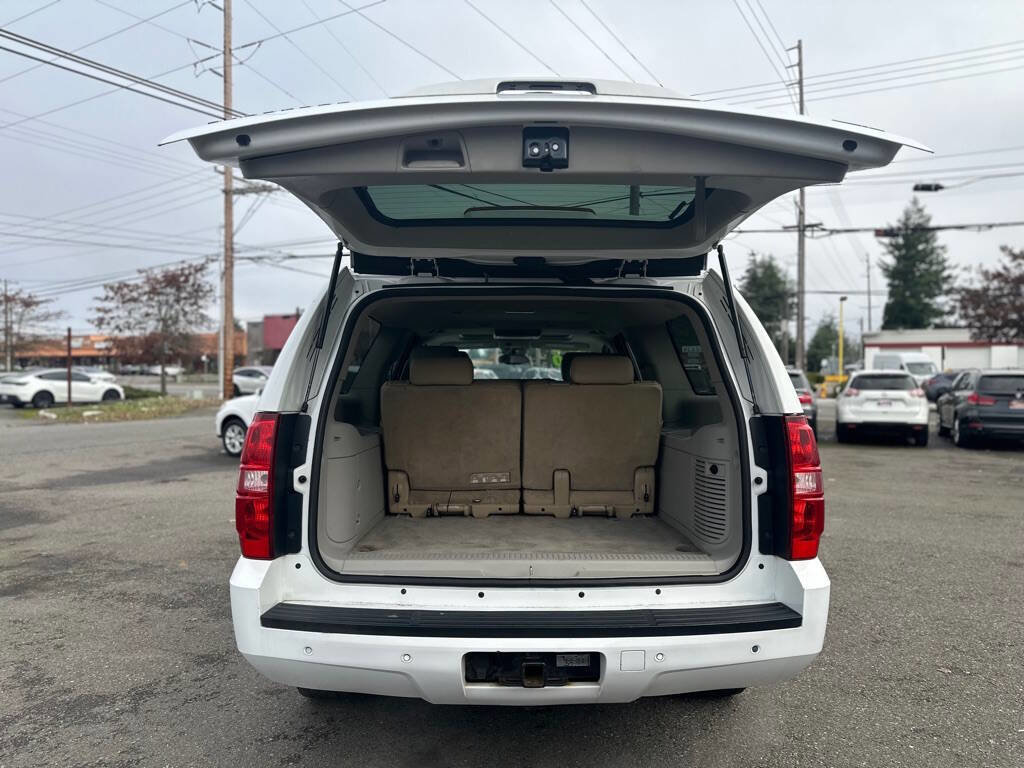 Used 2010 Chevrolet Suburban LT image 8