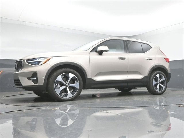 Used 2024 Volvo XC40 B5 Plus w/ Protection Package Premier image 12