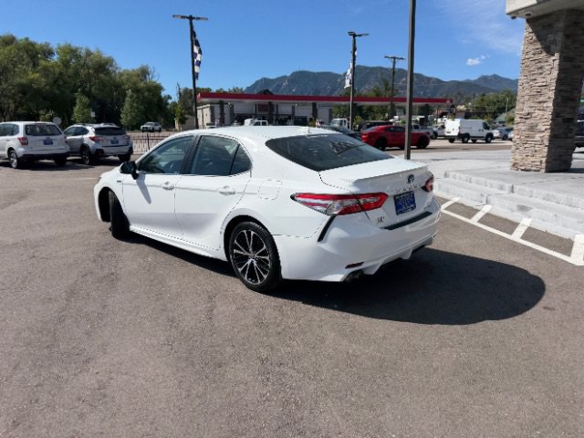 Used 2020 Toyota Camry SE w/ Sunroof Package FWD image 11