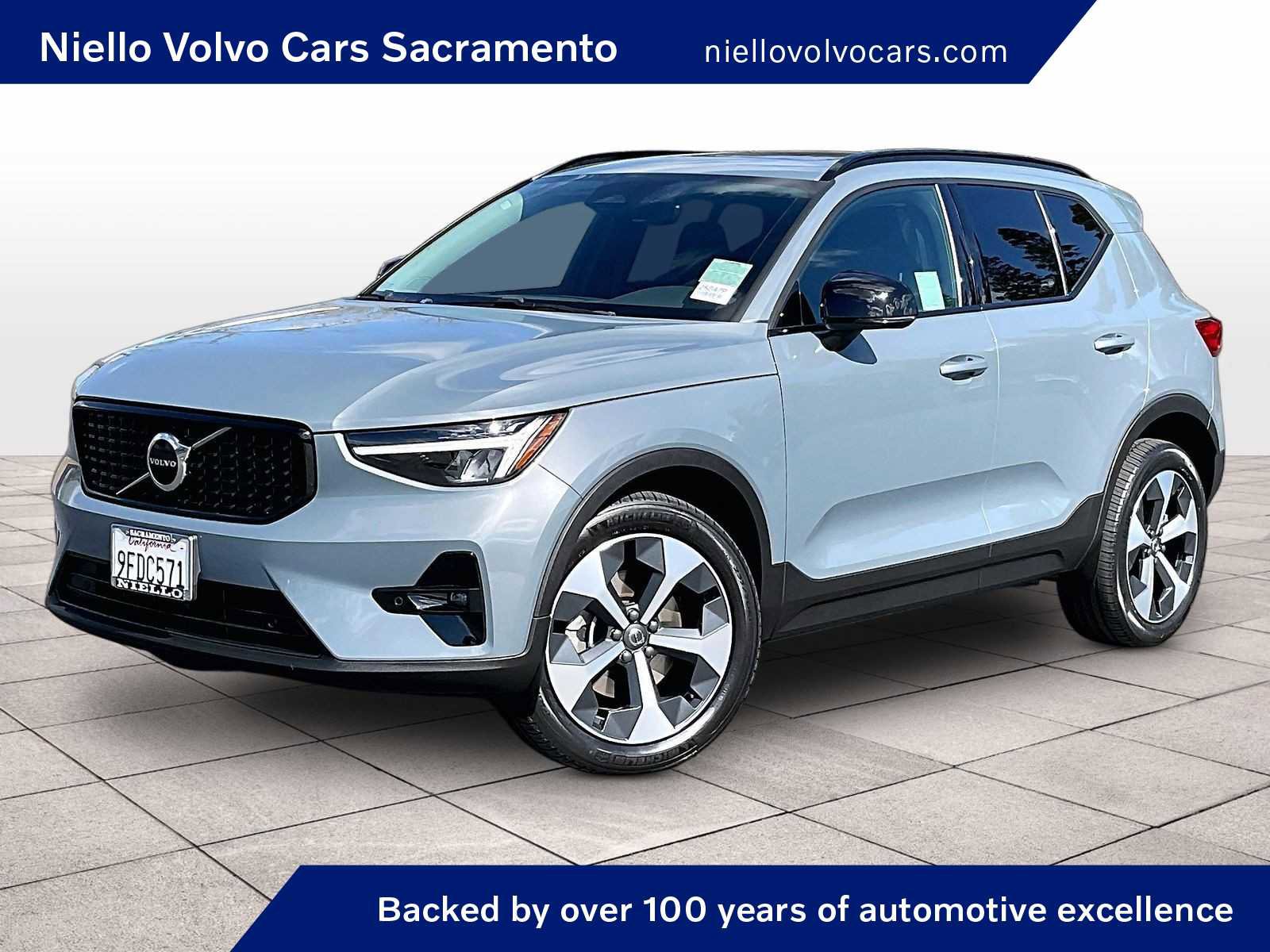 Used 2023 Volvo XC40 B5 Plus w/ Protection Package Premier image 1