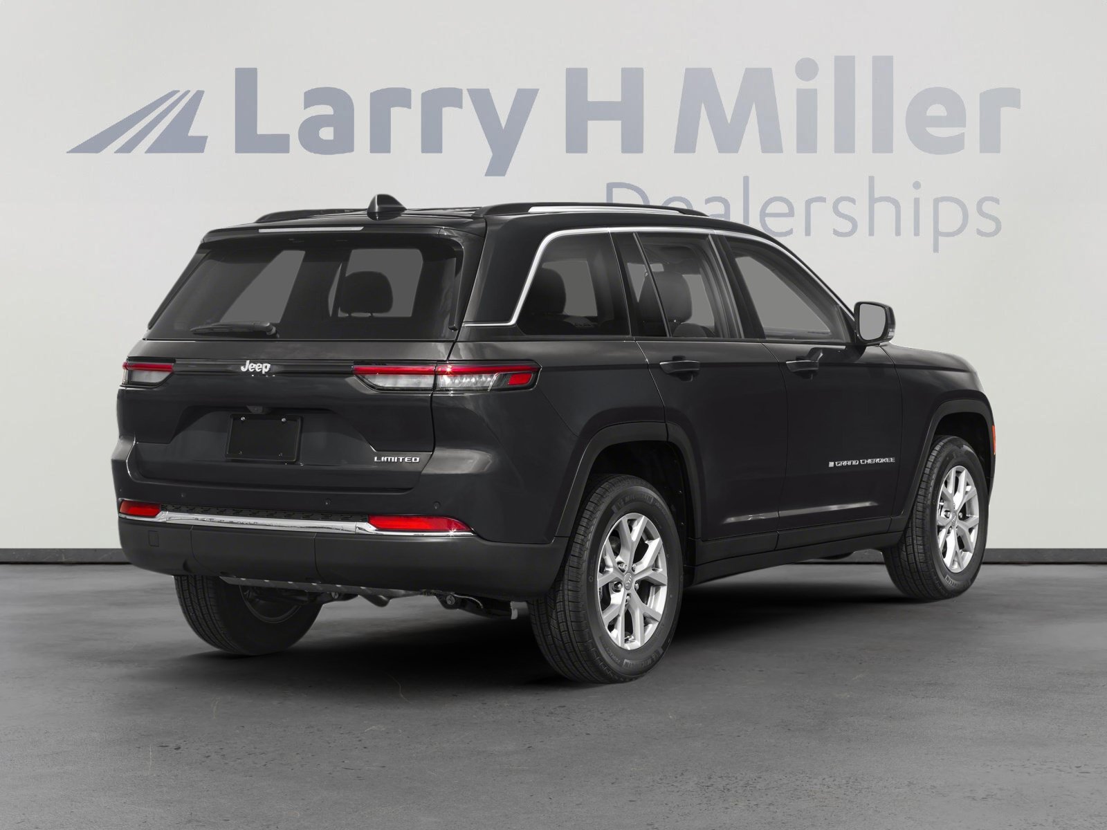 Used 2023 Jeep Grand Cherokee Summit AWD/4WD image 2