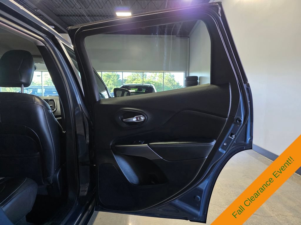 Used 2020 Jeep Cherokee Limited AWD/4WD image 24