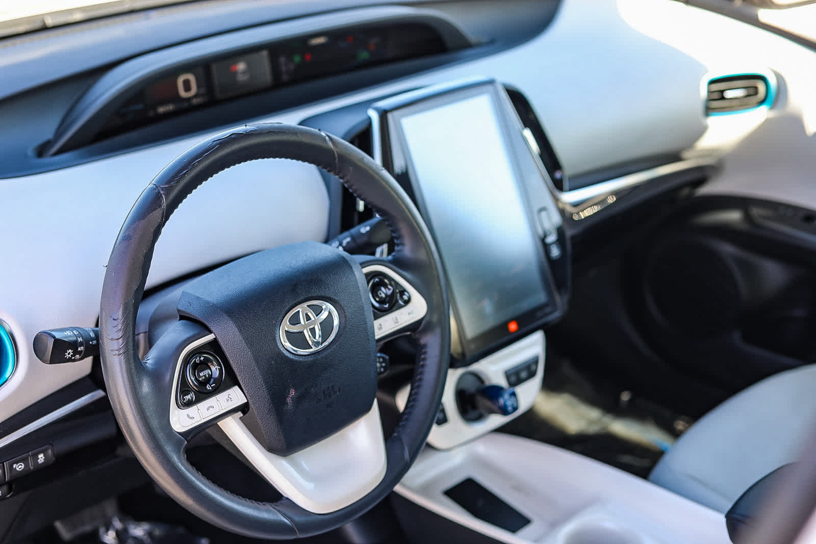 Certified 2017 Toyota Prius Prime Advanced w/ Carpet Mat Package FWD image 12