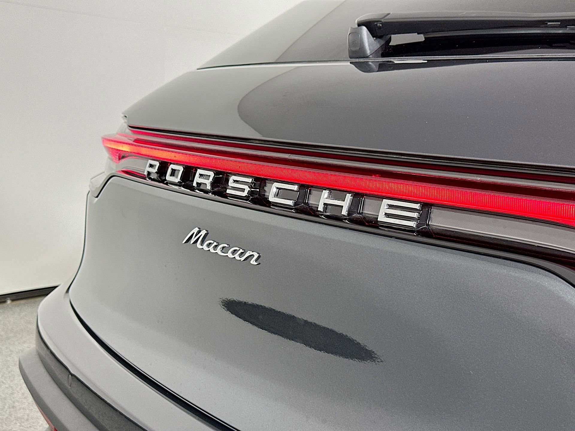 Certified 2025 Porsche Macan image 17