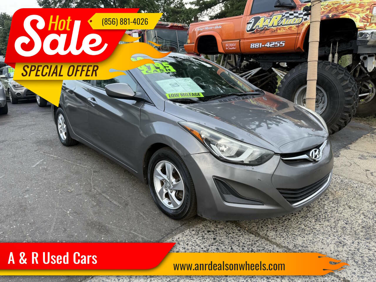 Used 2014 Hyundai Elantra SE image 1