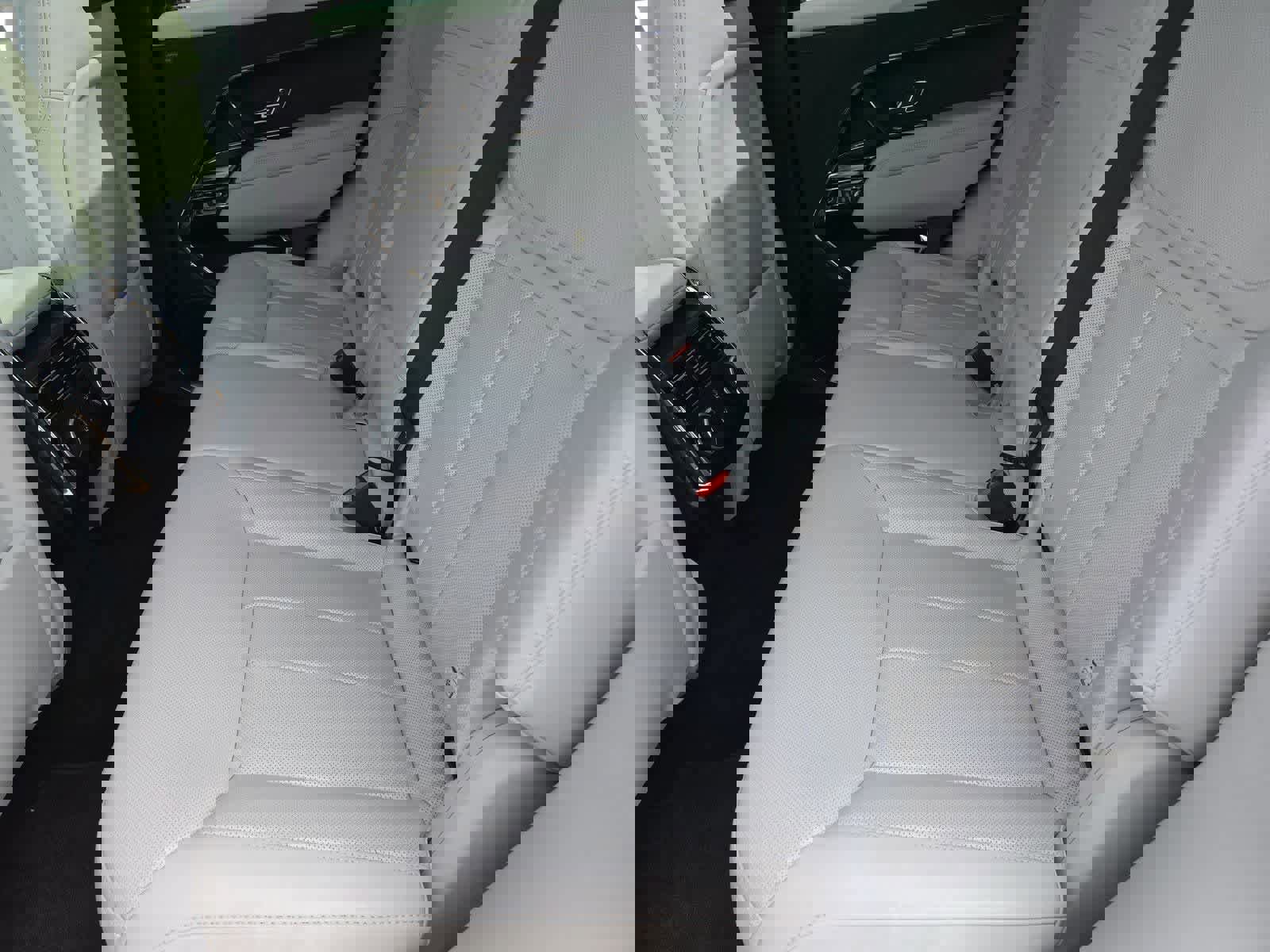 Used 2024 Land Rover Range Rover Sport SE image 18