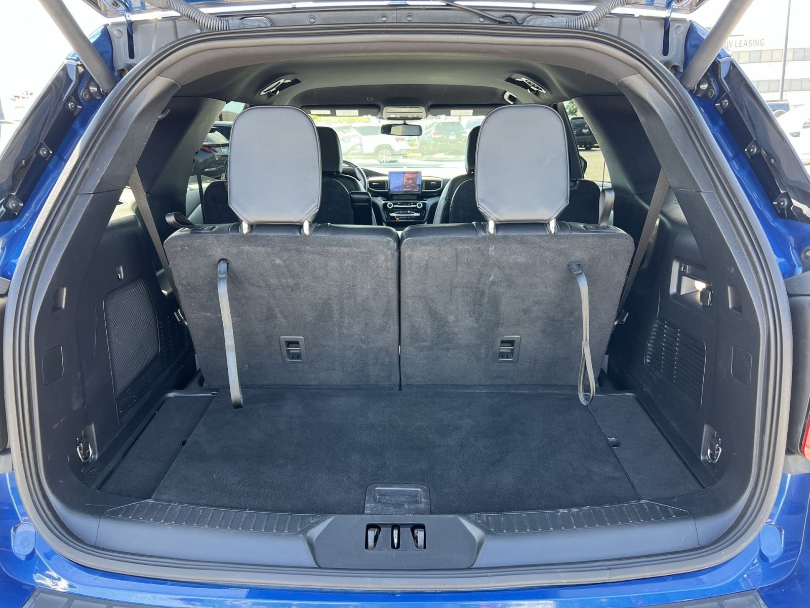 Used 2023 Ford Explorer ST-Line w/ Class IV Trailer Tow Package RWD image 34
