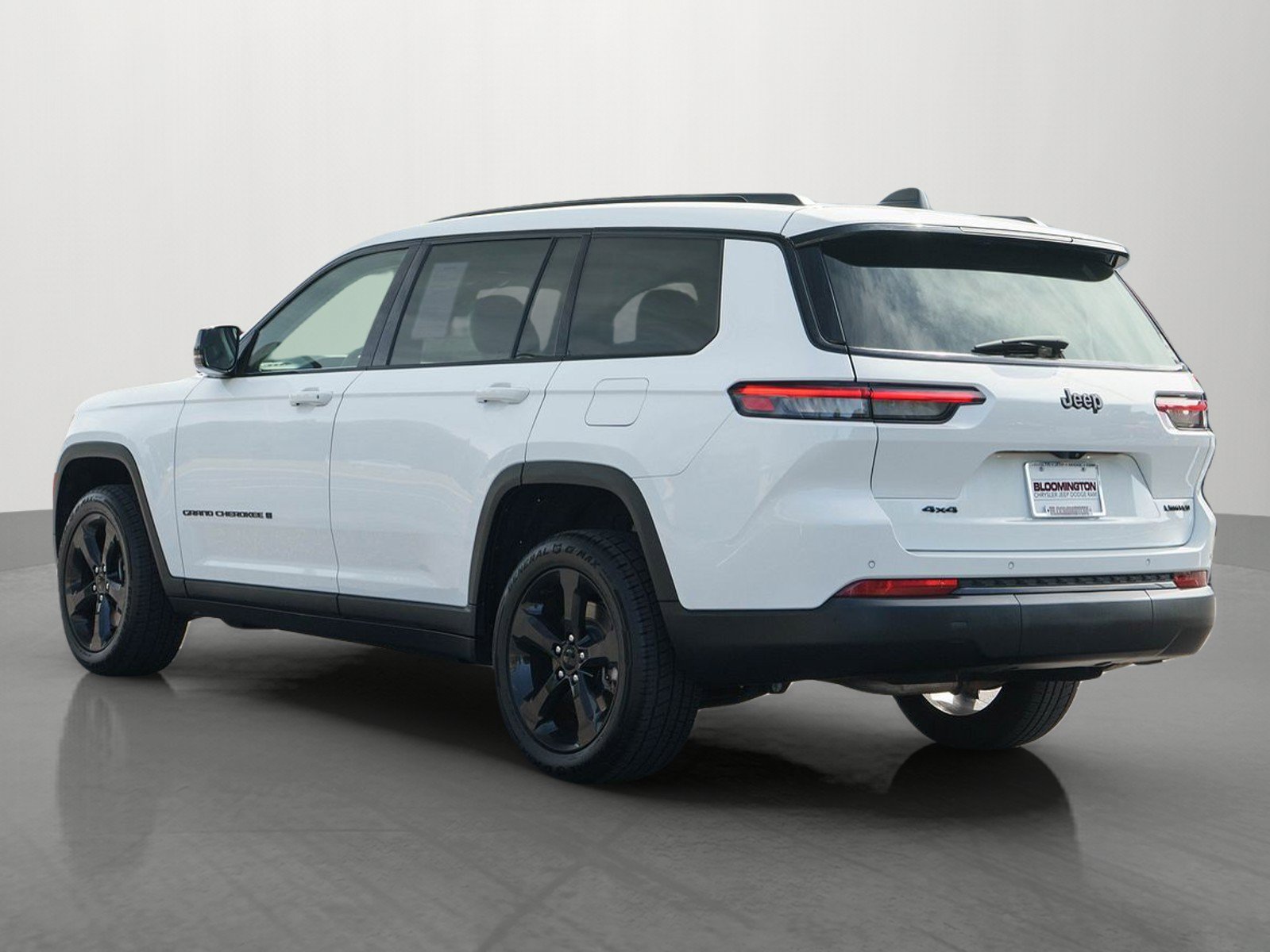 Used 2023 Jeep Grand Cherokee L Limited w/ Black Appearance Package AWD/4WD image 5