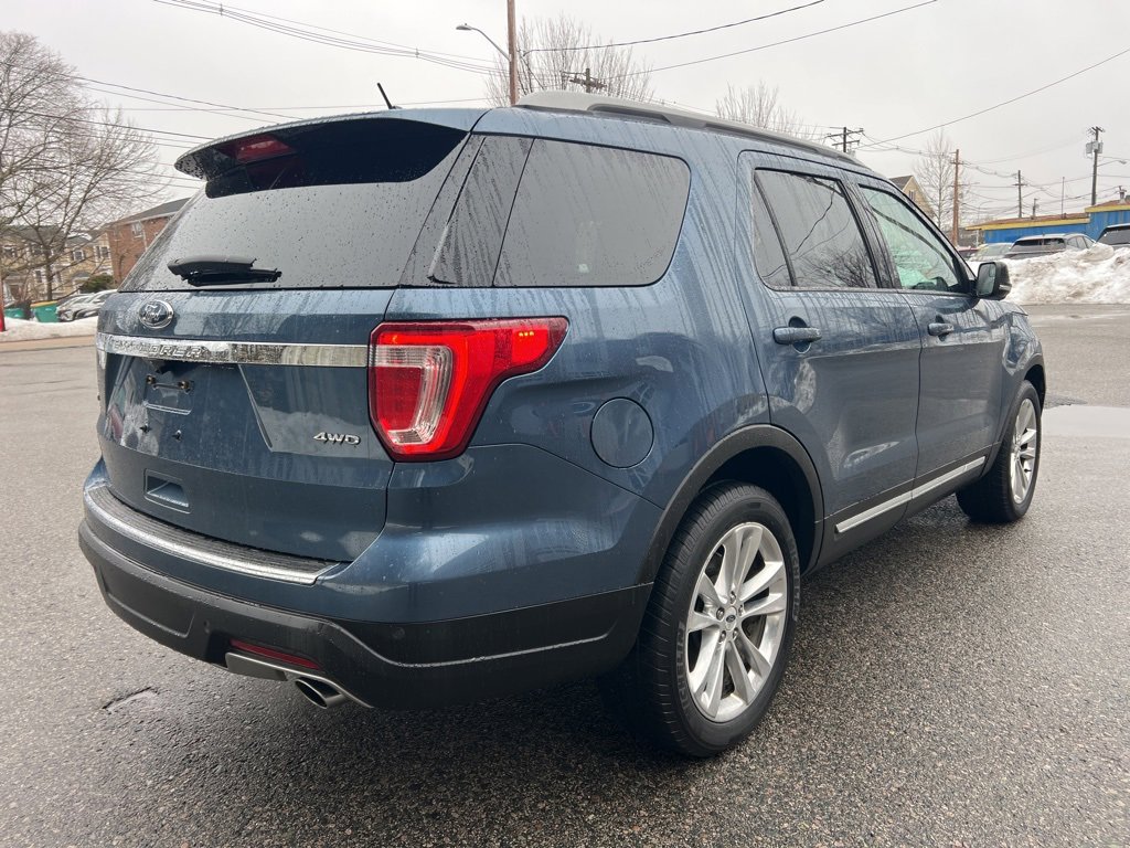 Used 2018 Ford Explorer XLT w/ Equipment Group 202A image 5