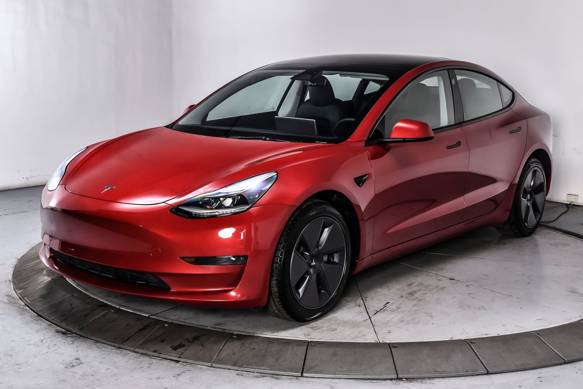Used 2023 Tesla Model 3 Standard Range RWD image 3