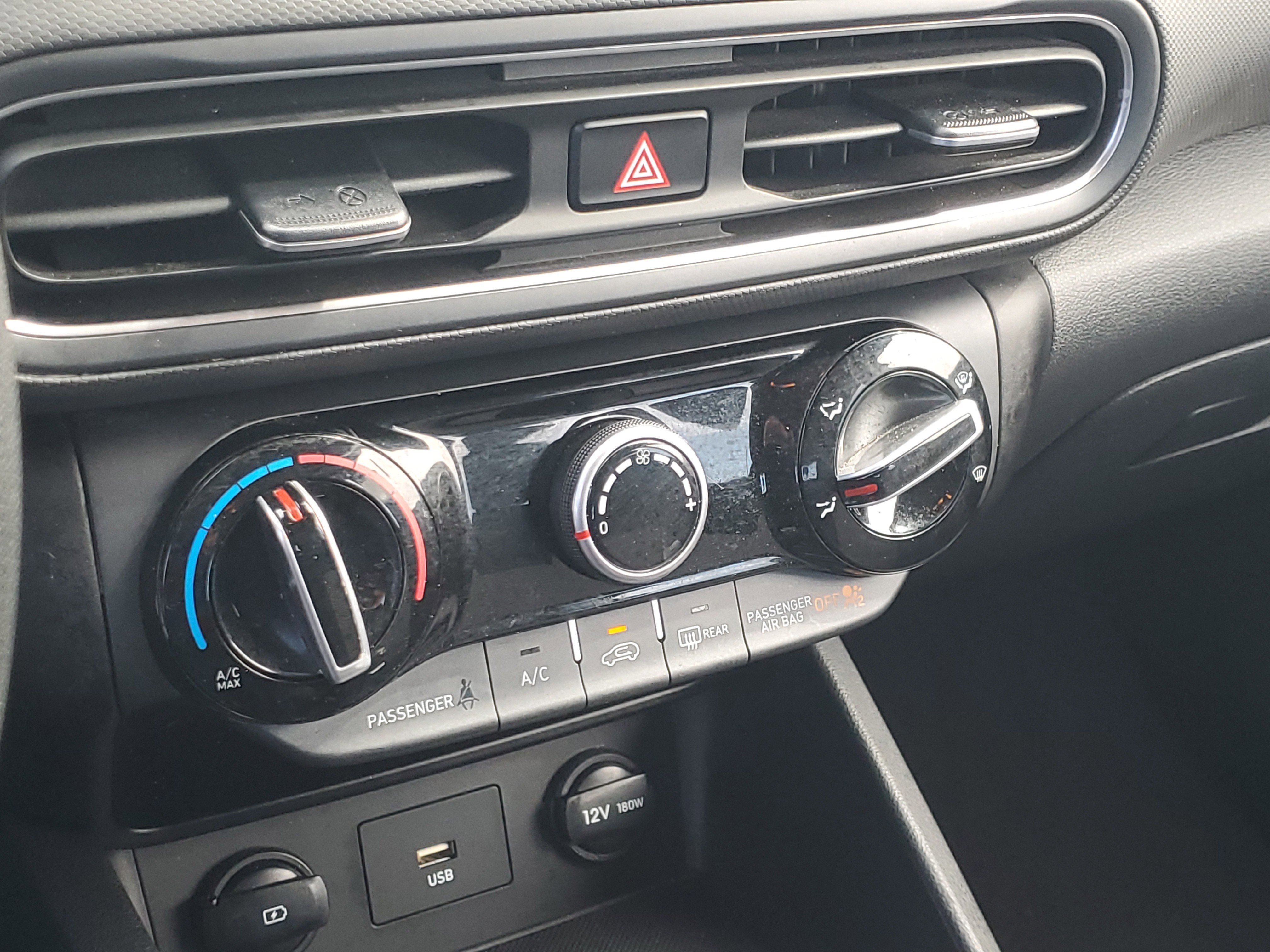 Used 2023 Hyundai Kona SE image 27