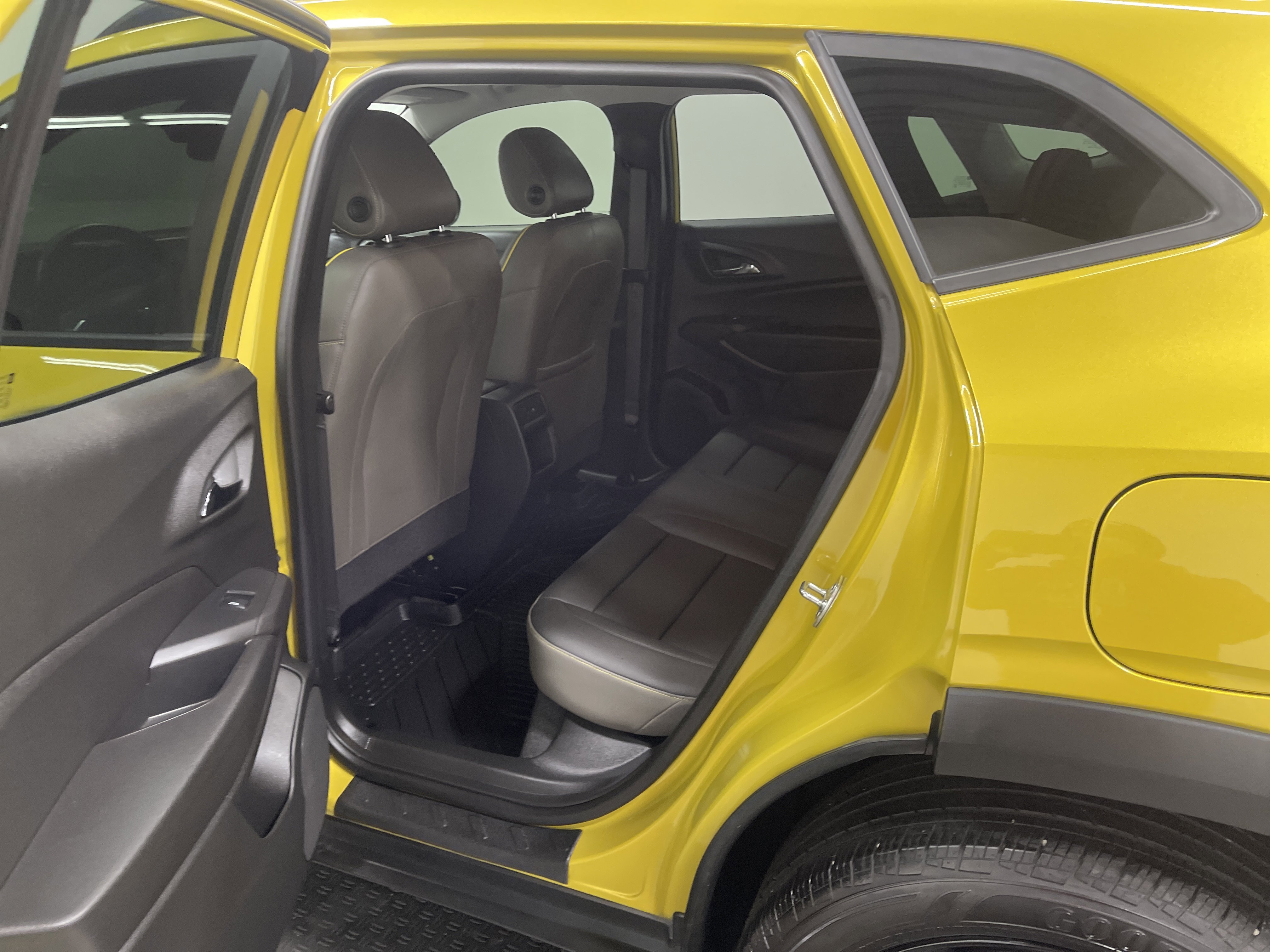 Used 2025 Chevrolet Trax ACTIV w/ Sunroof Package image 13