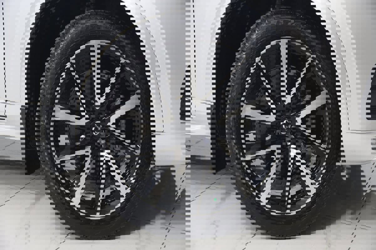 Used 2022 Volvo XC90 T6 Momentum w/ Climate Package image 16