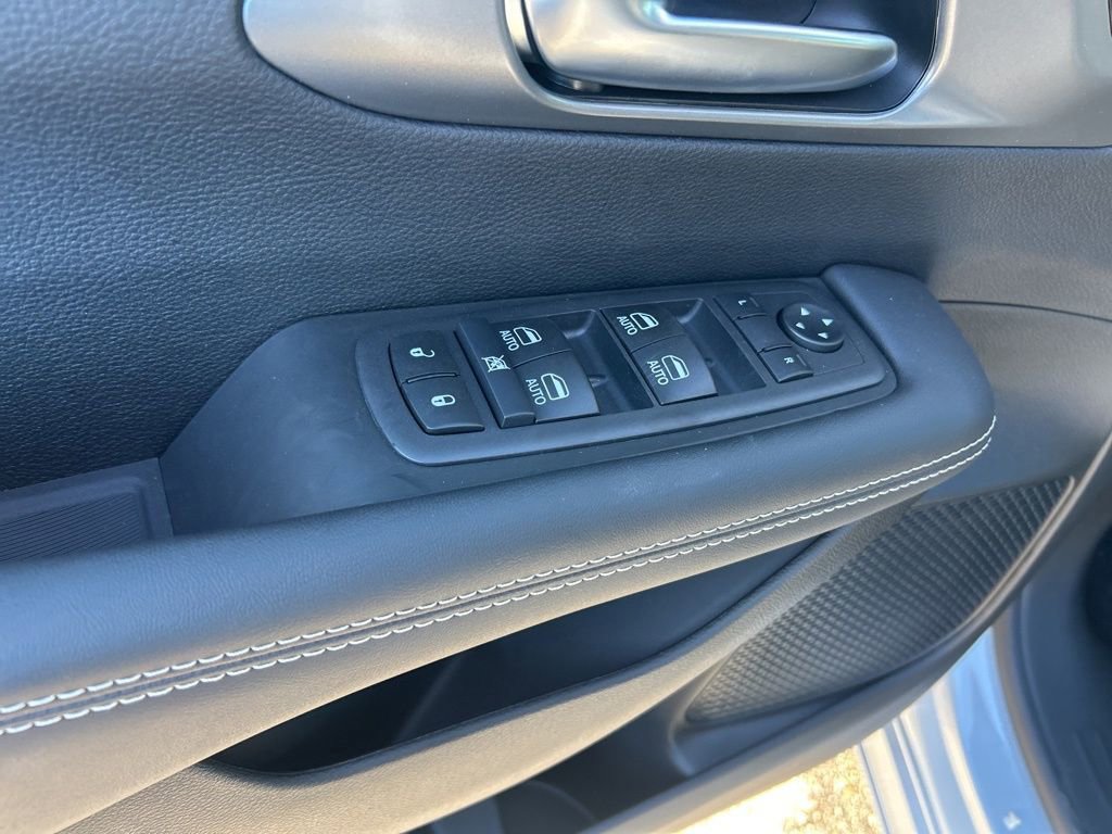 New 2026 Chrysler Pacifica Select FWD image 37