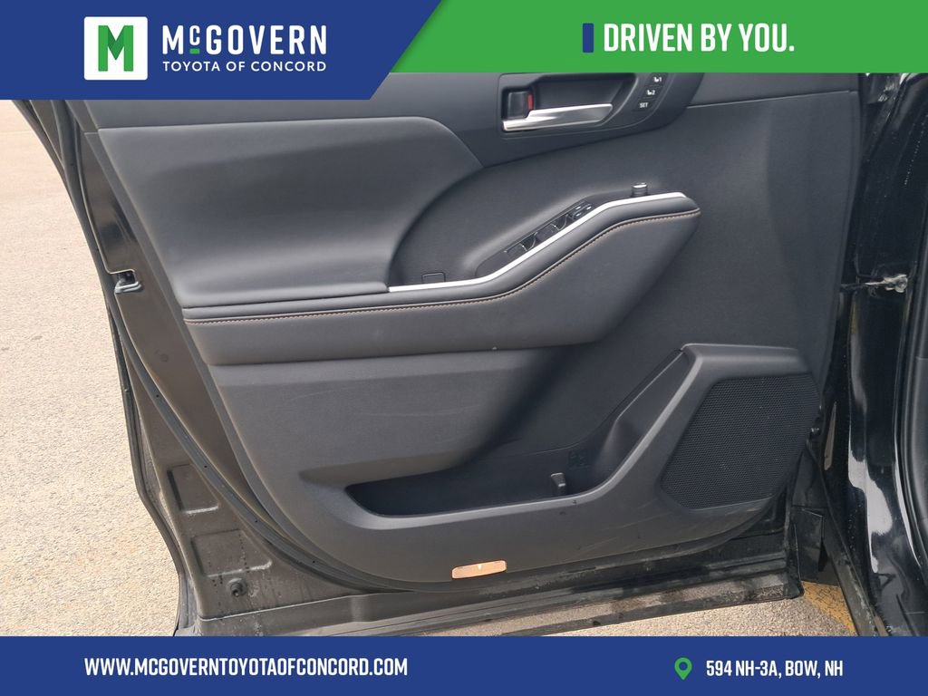 Used 2022 Toyota Highlander Bronze Edition image 11