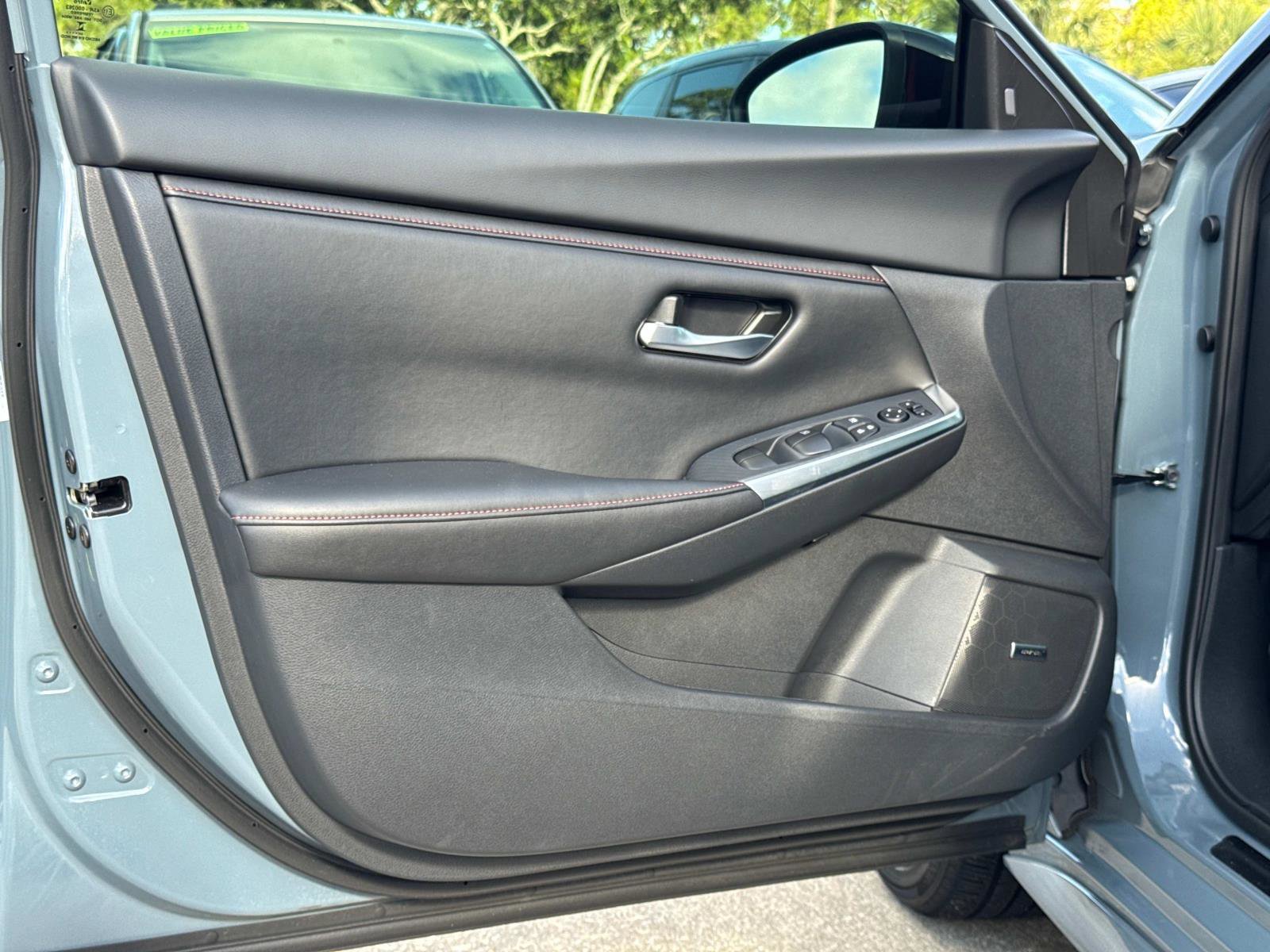 Used 2025 Nissan Sentra SR w/ SR Premium Package FWD image 16