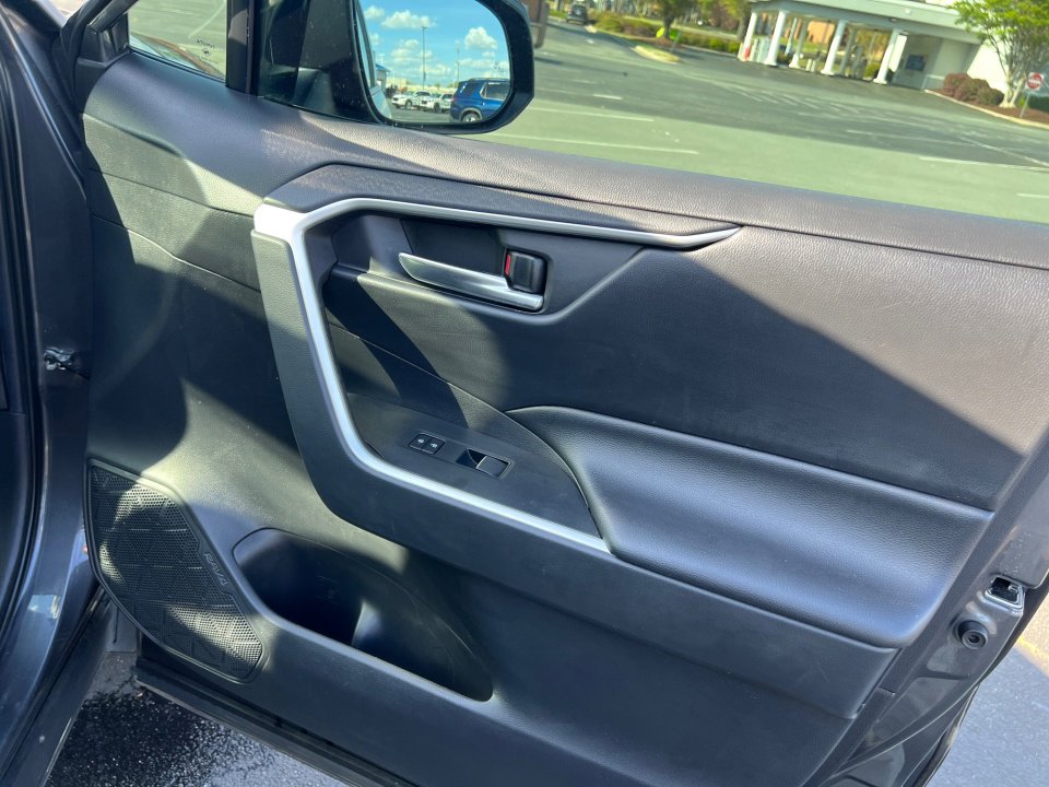 Used 2019 Toyota RAV4 XLE Premium image 35