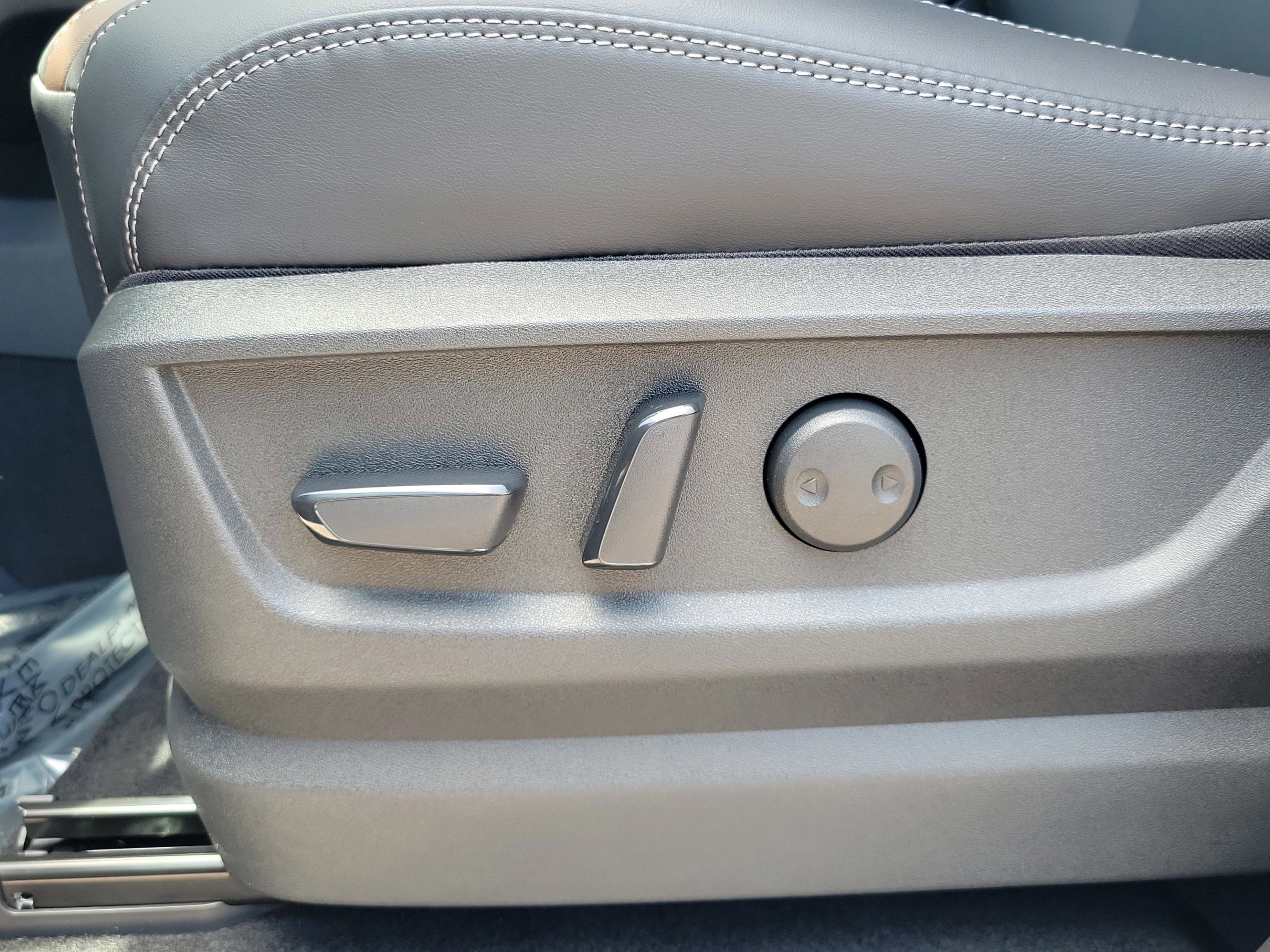 New 2025 Nissan Armada SL w/ Captain's Chari Seat Package image 25