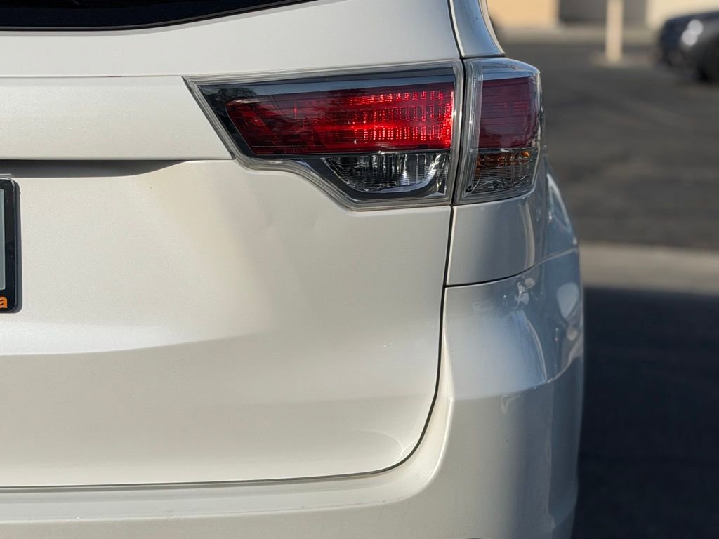 Used 2016 Toyota Highlander LE image 12