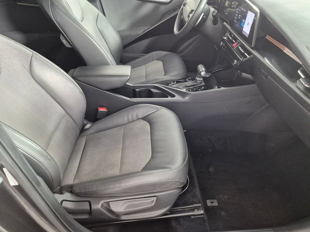 Used 2023 Kia Niro EX Touring FWD image 32