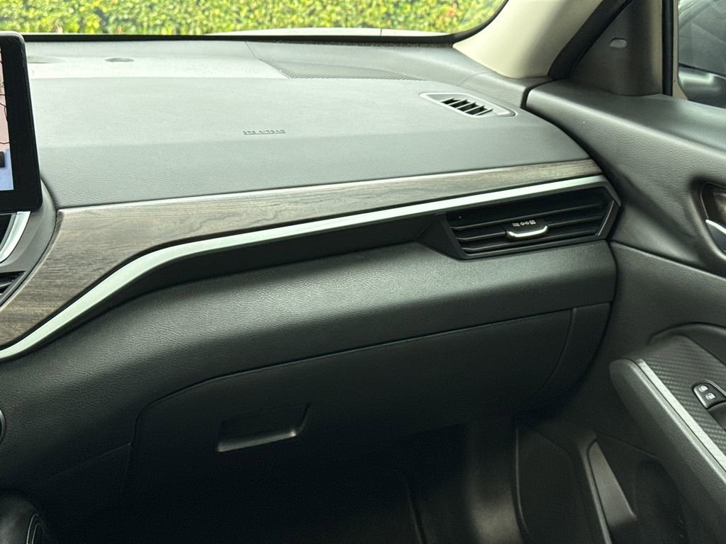 Used 2024 Nissan Altima 2.5 SV w/ SV Premium Package image 16