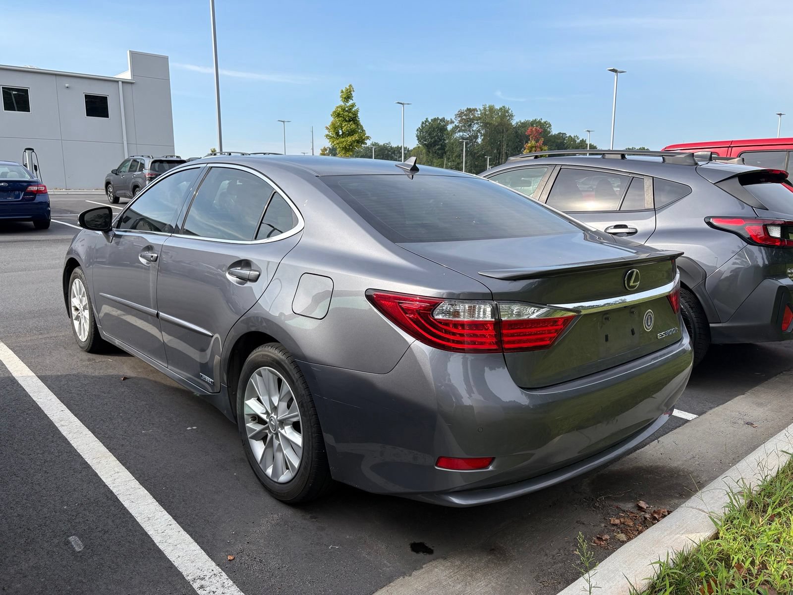 Used 2013 Lexus ES 300h w/ Premium Pkg FWD image 4