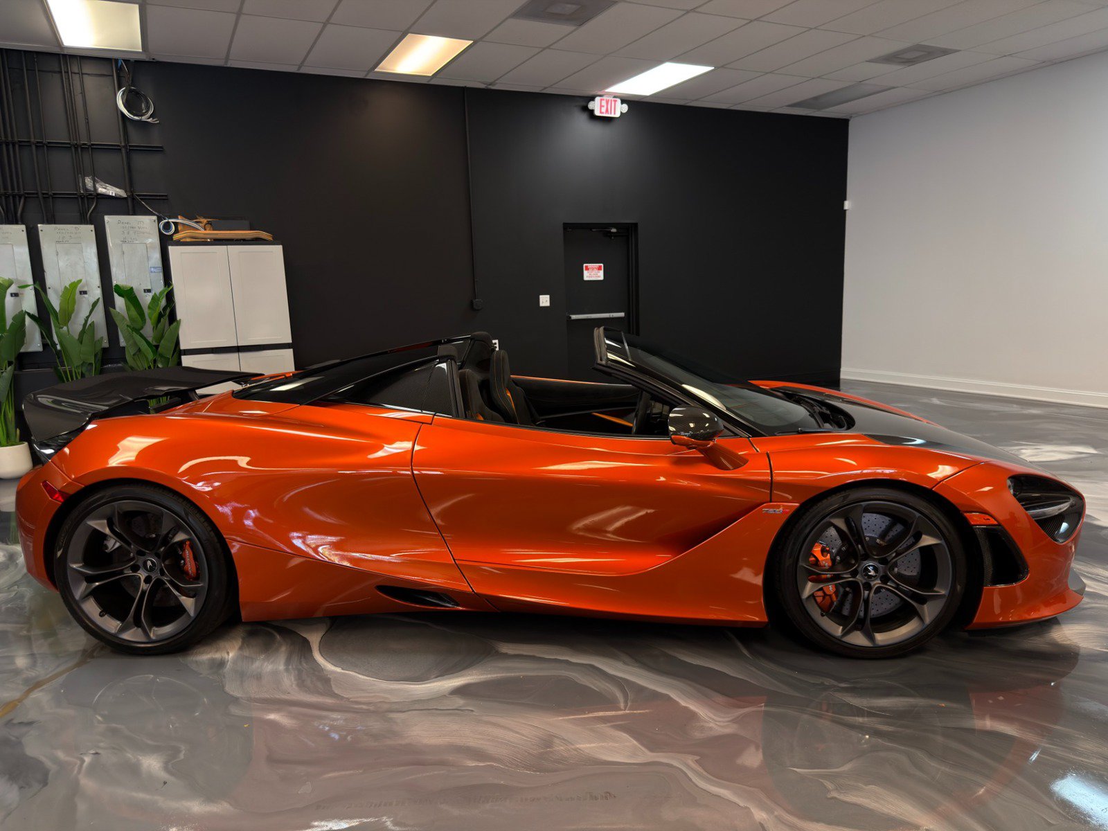 Used 2021 McLaren 720S Performance RWD image 9