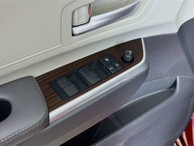 Used 2022 Toyota Sienna XLE image 20