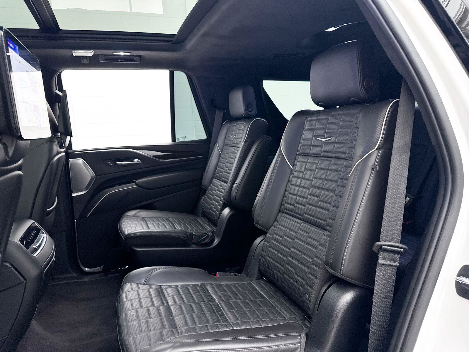 Used 2022 Cadillac Escalade Sport Platinum w/ LPO, ONYX Package AWD/4WD image 35